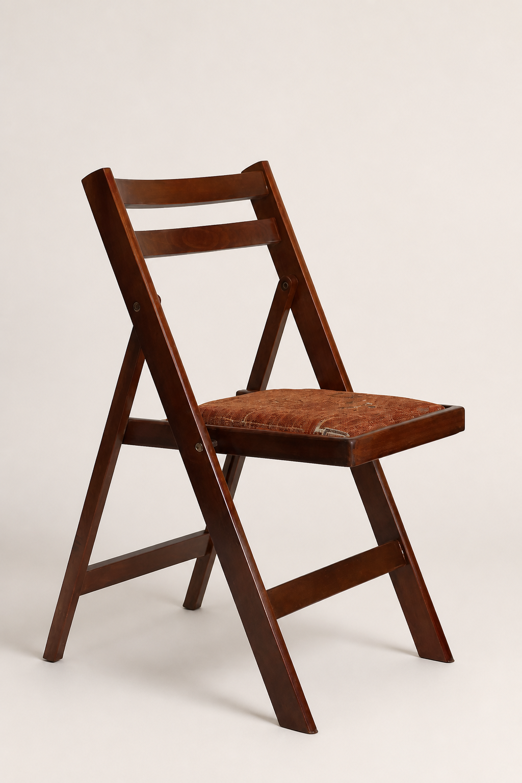 Fold Soft — wooden chair for restaurants and hotels